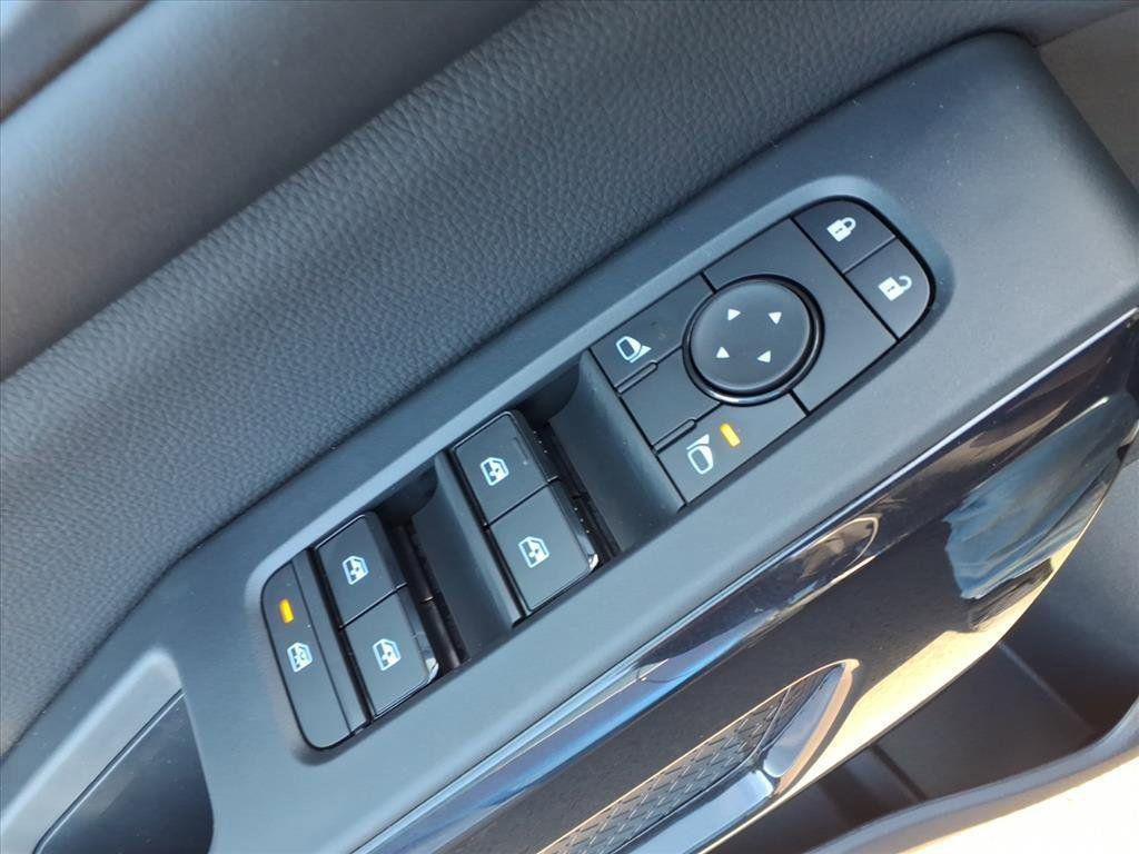 new 2025 Nissan Pathfinder car, priced at $34,205