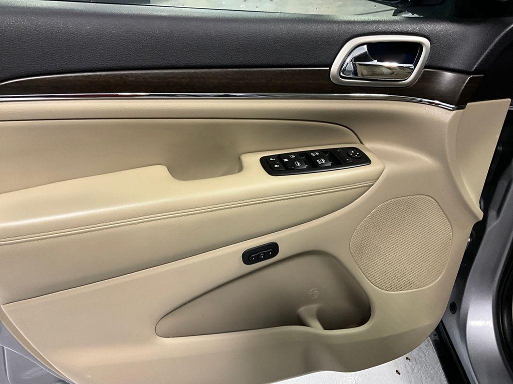 used 2016 Jeep Grand Cherokee car, priced at $14,495