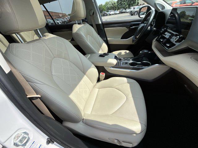 used 2022 Toyota Highlander car, priced at $39,995