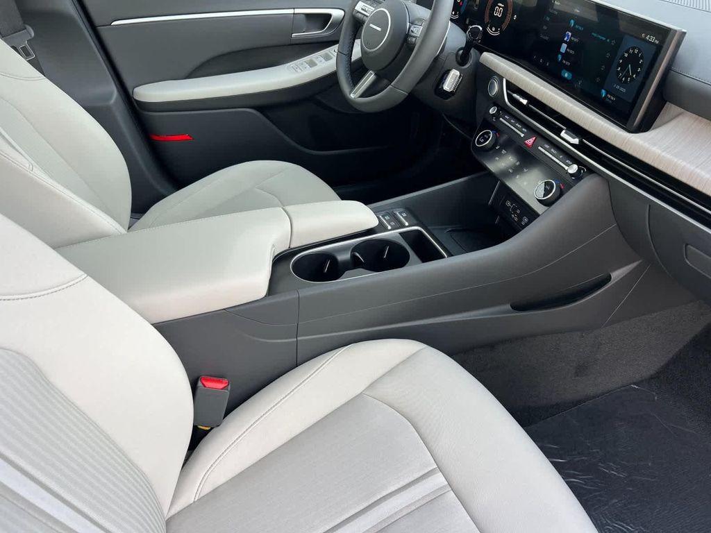 new 2025 Hyundai Sonata Hybrid car, priced at $30,120