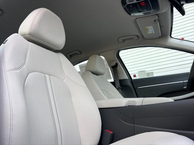 new 2025 Hyundai Sonata Hybrid car, priced at $30,620