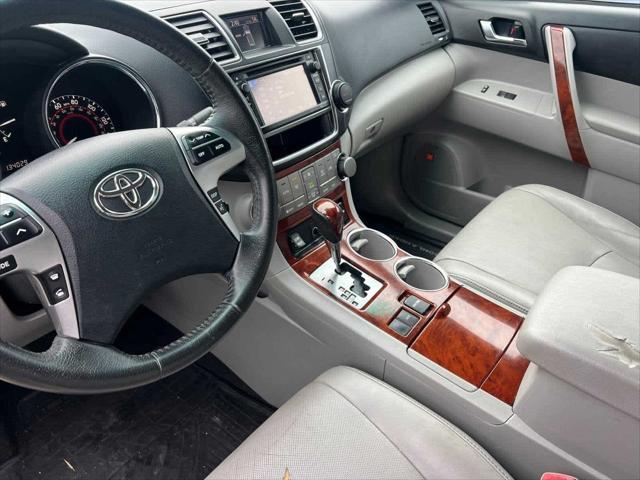 used 2013 Toyota Highlander car, priced at $13,777