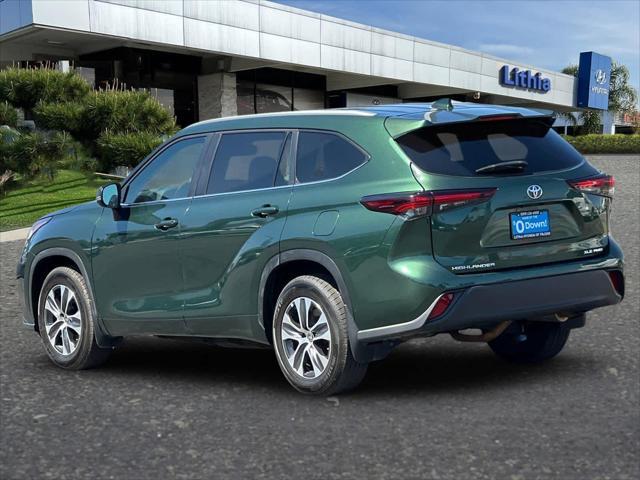 used 2024 Toyota Highlander car, priced at $41,998