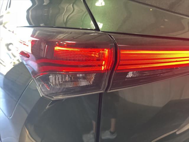 used 2024 Toyota Highlander car, priced at $42,999