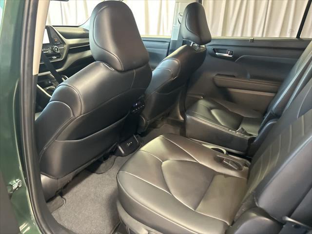 used 2024 Toyota Highlander car, priced at $42,999