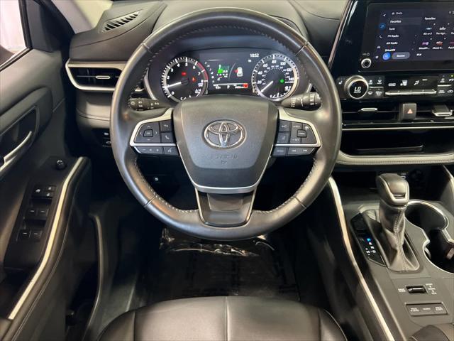 used 2024 Toyota Highlander car, priced at $41,998