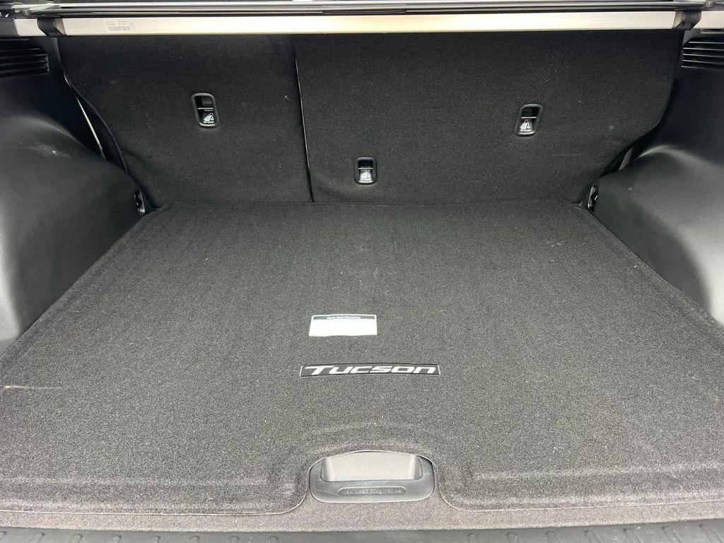 used 2025 Hyundai TUCSON Hybrid car, priced at $30,999