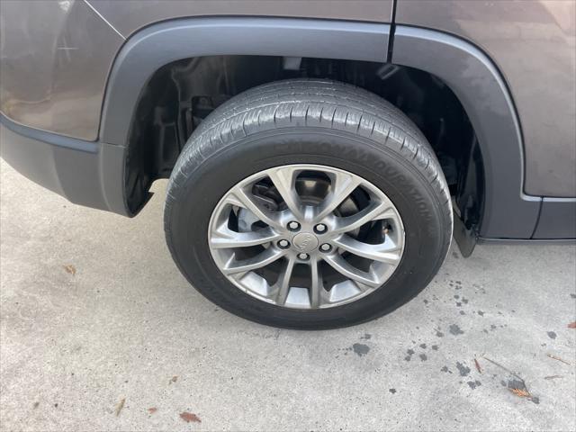 used 2019 Jeep Cherokee car, priced at $14,998