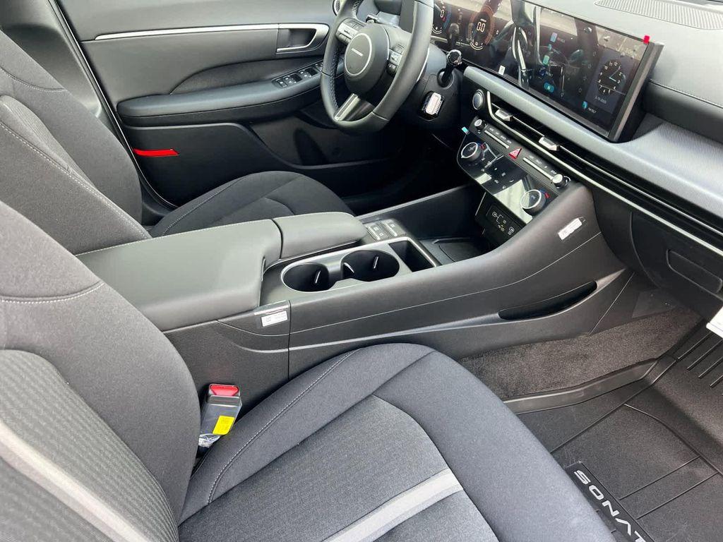 new 2025 Hyundai Sonata Hybrid car, priced at $27,525