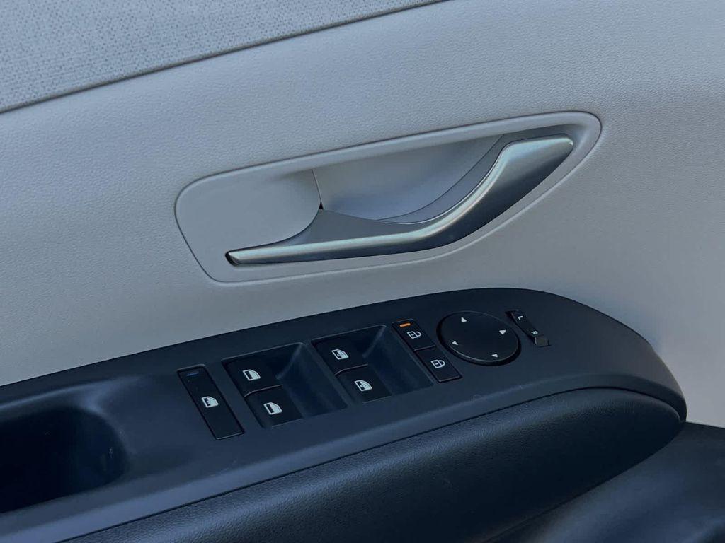 new 2025 Hyundai TUCSON Hybrid car, priced at $31,860