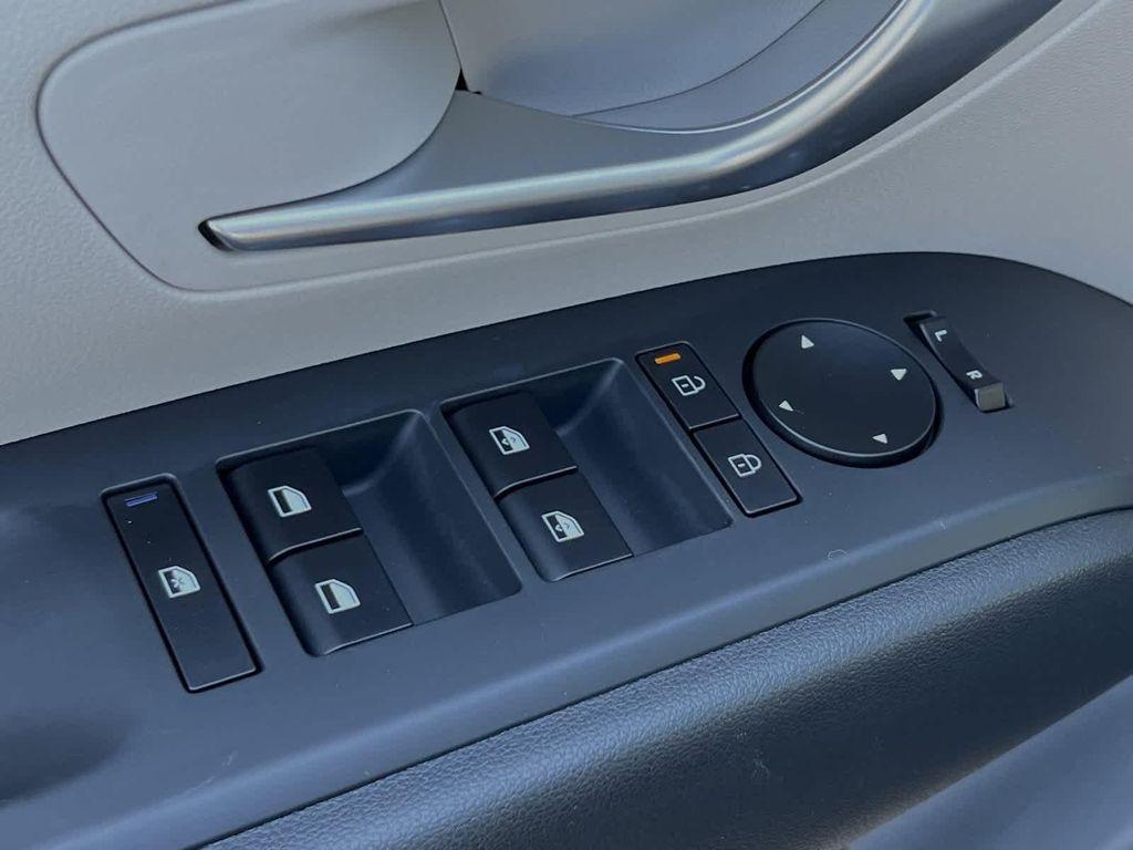 new 2025 Hyundai TUCSON Hybrid car, priced at $31,860