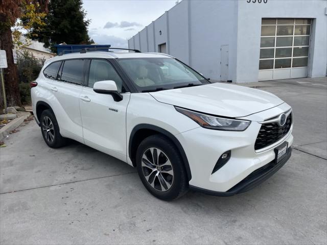 used 2020 Toyota Highlander Hybrid car, priced at $27,999