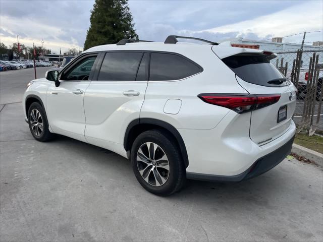 used 2020 Toyota Highlander Hybrid car, priced at $27,999