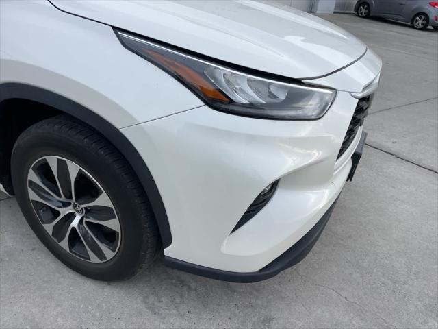 used 2020 Toyota Highlander Hybrid car, priced at $27,999