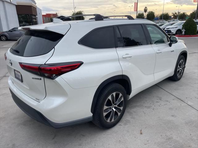 used 2020 Toyota Highlander Hybrid car, priced at $27,999