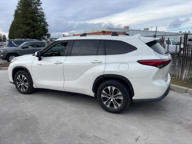 used 2020 Toyota Highlander Hybrid car, priced at $27,999