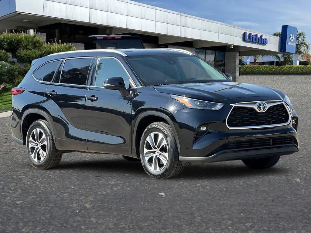 used 2022 Toyota Highlander car, priced at $31,998
