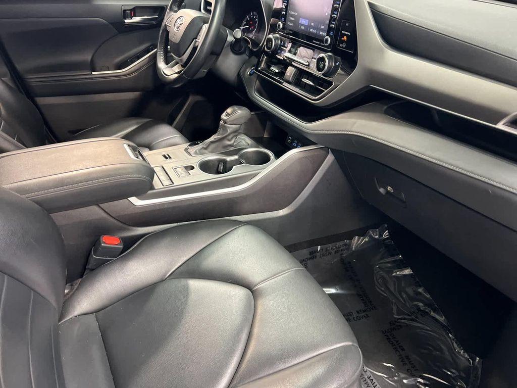 used 2022 Toyota Highlander car, priced at $31,998