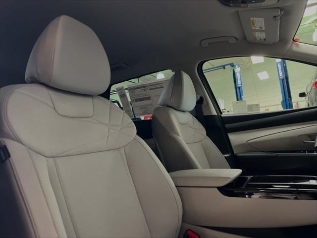 new 2025 Hyundai TUCSON Hybrid car, priced at $32,195