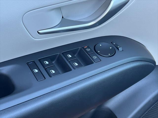 new 2025 Hyundai TUCSON Hybrid car, priced at $37,205
