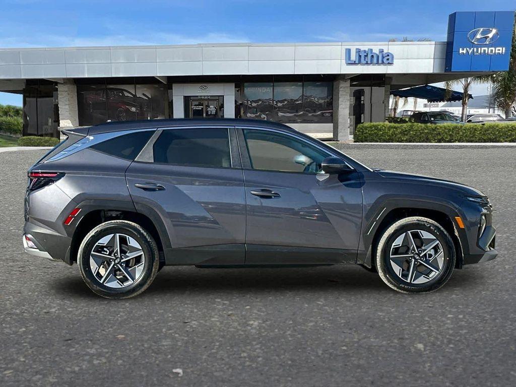 new 2025 Hyundai TUCSON Hybrid car, priced at $34,055