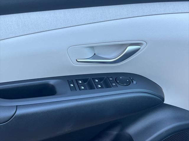 new 2025 Hyundai TUCSON Hybrid car, priced at $37,205