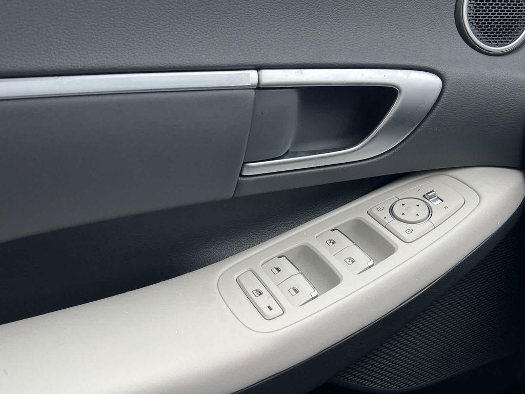 new 2025 Hyundai Sonata Hybrid car, priced at $29,885