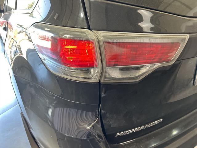 used 2015 Toyota Highlander car, priced at $19,777