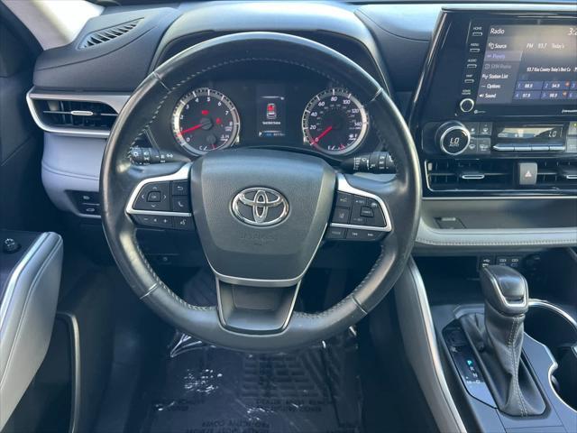 used 2022 Toyota Highlander car, priced at $32,999