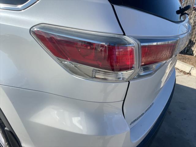 used 2015 Toyota Highlander car, priced at $15,239