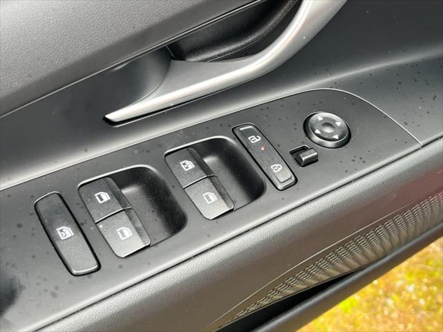 new 2025 Hyundai Elantra car, priced at $28,670