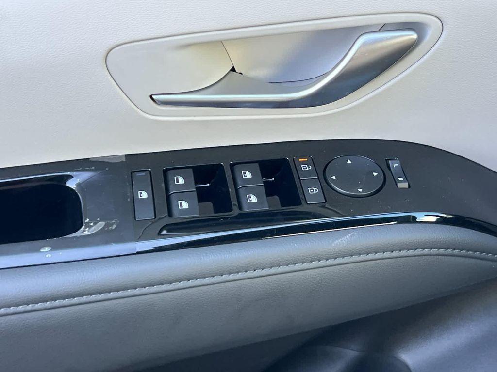 new 2025 Hyundai TUCSON Hybrid car, priced at $37,690
