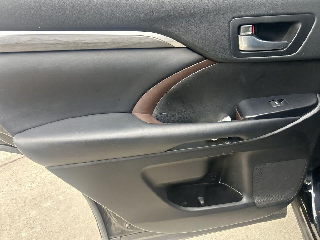 used 2018 Toyota Highlander car, priced at $24,999