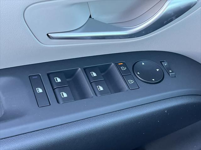 new 2025 Hyundai TUCSON Hybrid car, priced at $37,805