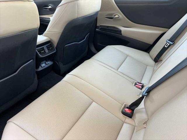 used 2020 Lexus ES 300h car, priced at $29,777