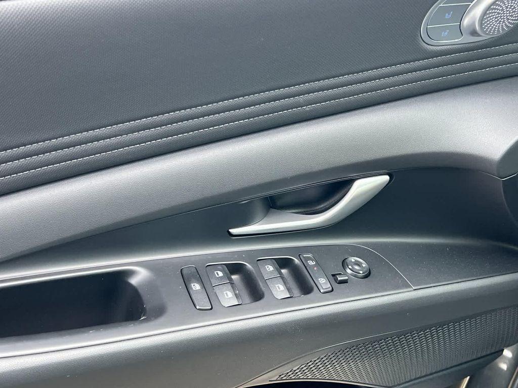 new 2025 Hyundai ELANTRA HEV car, priced at $28,015