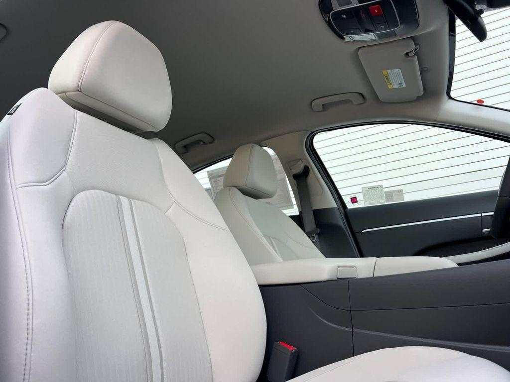 new 2025 Hyundai Sonata Hybrid car, priced at $29,405