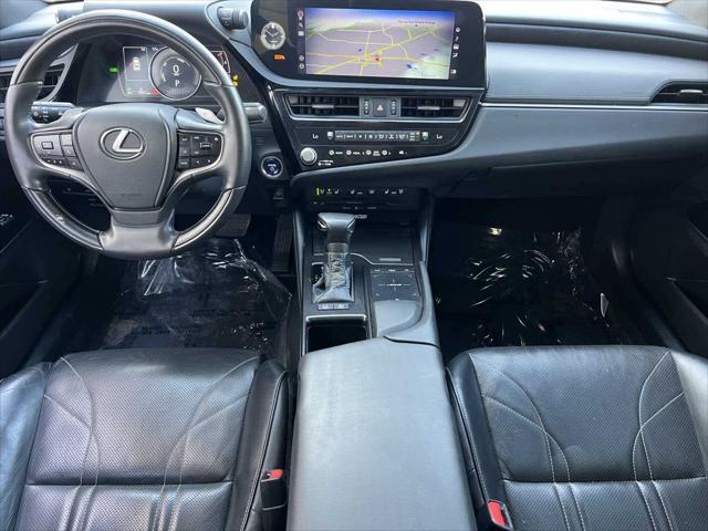 used 2022 Lexus ES 300h car, priced at $31,999