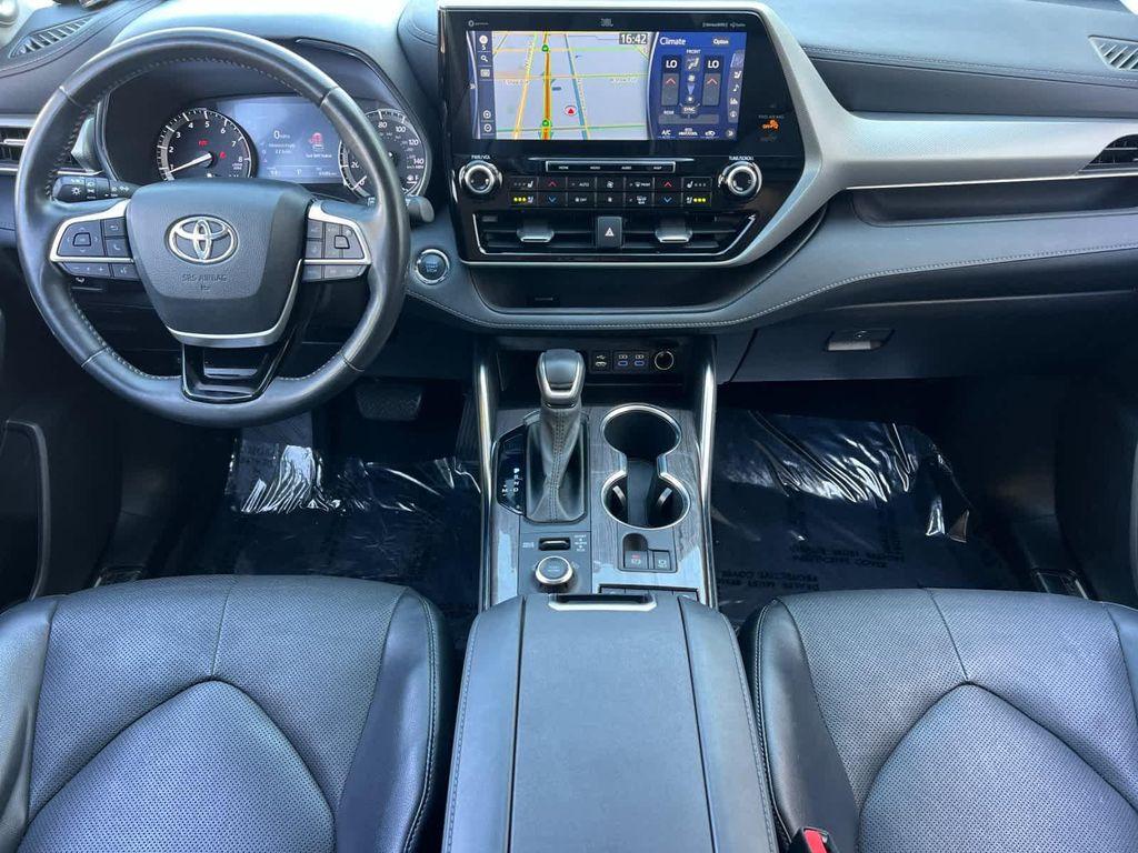used 2022 Toyota Highlander car, priced at $39,981