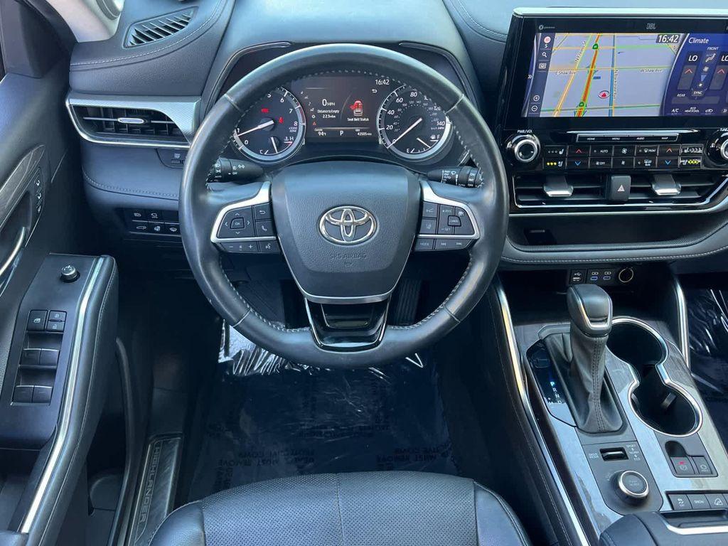 used 2022 Toyota Highlander car, priced at $39,981