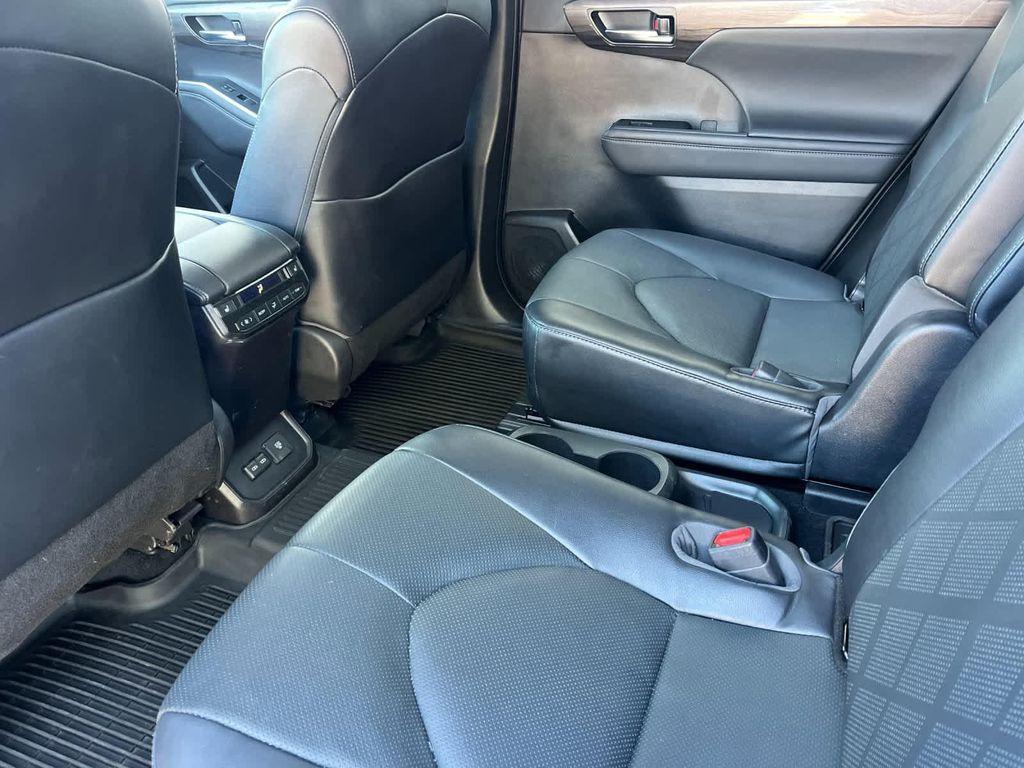 used 2022 Toyota Highlander car, priced at $39,981