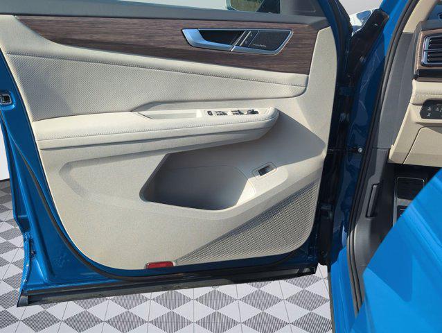new 2025 Volkswagen Atlas car, priced at $54,091