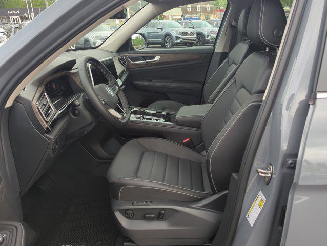 new 2025 Volkswagen Atlas car, priced at $49,451
