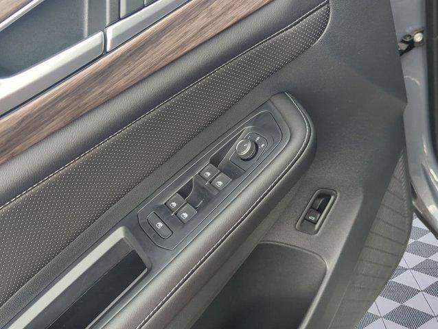 new 2025 Volkswagen Atlas car, priced at $47,452