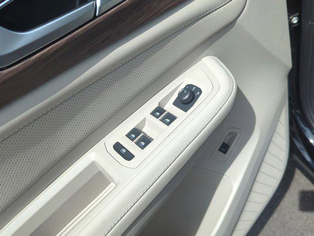 new 2025 Volkswagen Atlas car, priced at $46,083