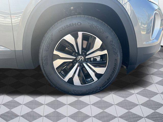 new 2025 Volkswagen Atlas car, priced at $38,701