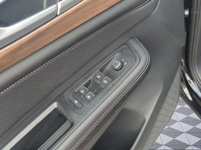 new 2025 Volkswagen Atlas car, priced at $40,851