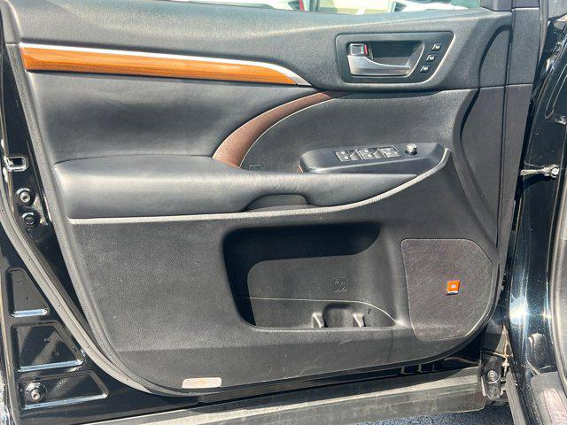 used 2019 Toyota Highlander Hybrid car, priced at $33,998