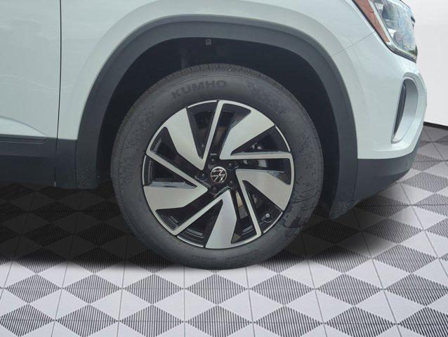 new 2025 Volkswagen Atlas car, priced at $45,711