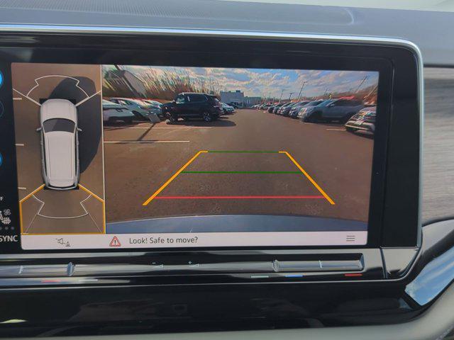 new 2025 Volkswagen Atlas car, priced at $54,092